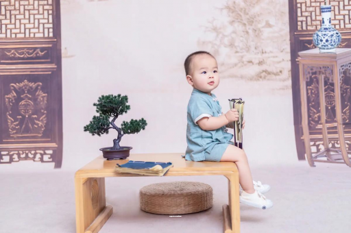 西宁宝宝眼睛肿是什么原因
