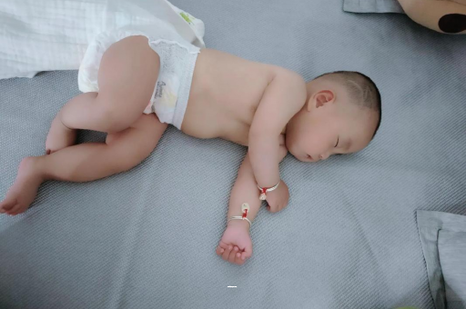 西宁宝宝总是摇头怎么回事